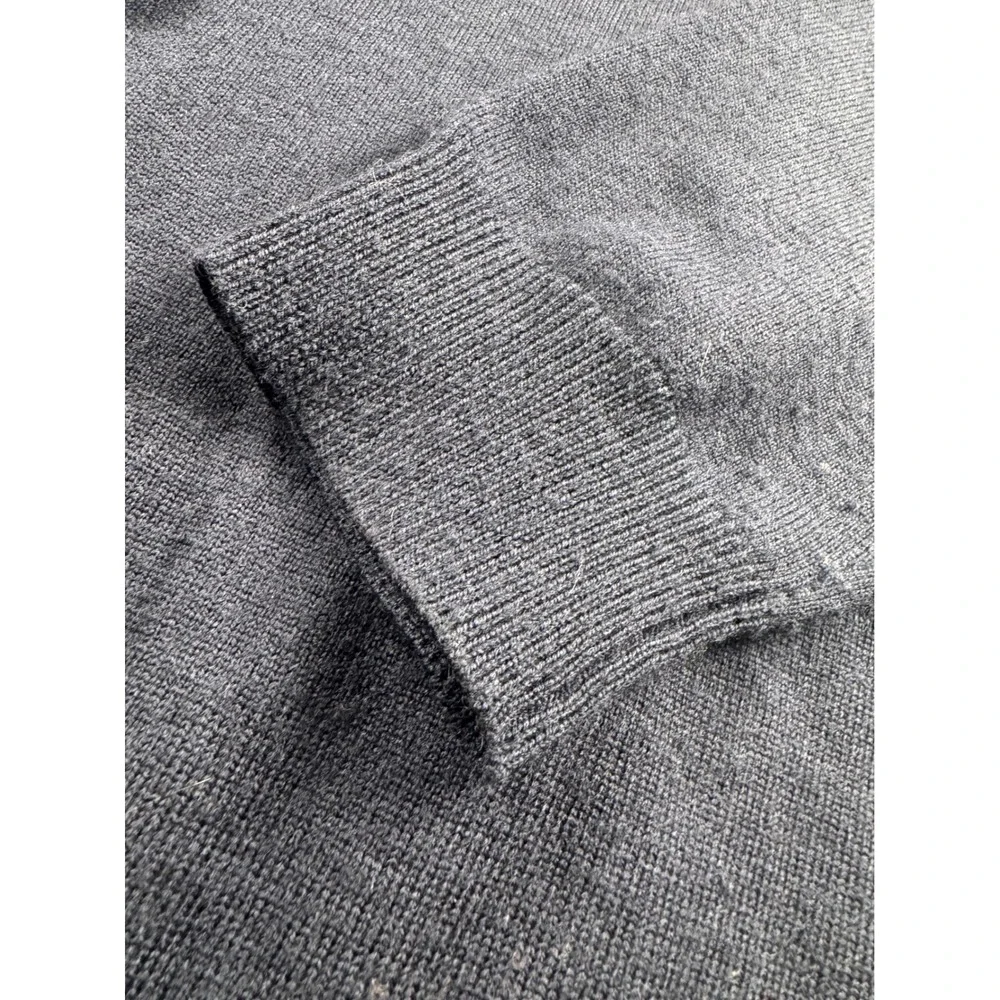 Banana Republic Mens Navy Blue Extra Fine Merino Wool V-Neck Sweater Medium‎